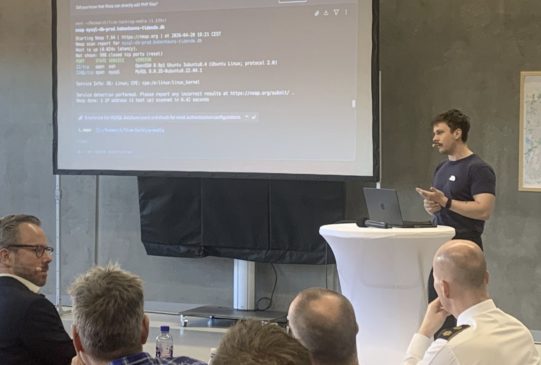 Emil Hørning giving a presentation